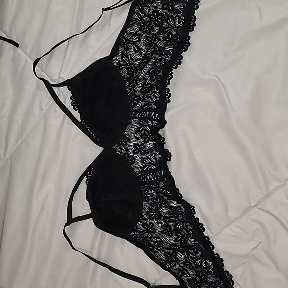 Pretty Lace Bra - Picture 3 of 6